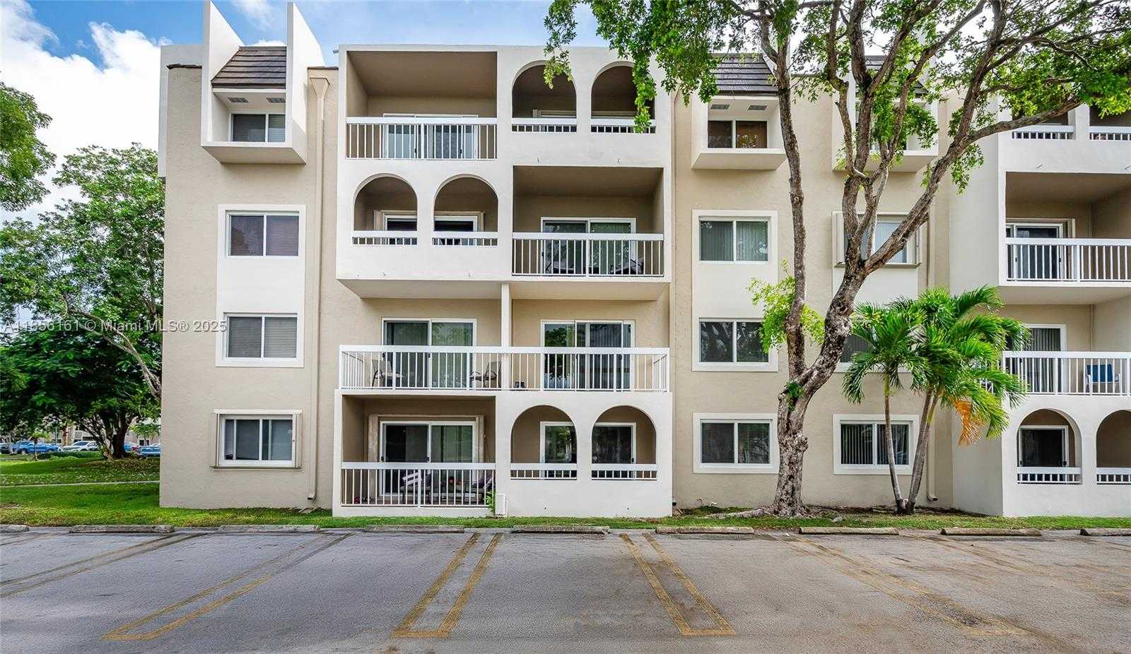 Small Image of 7850 CAMINO REAL #0-117, Miami Number 31