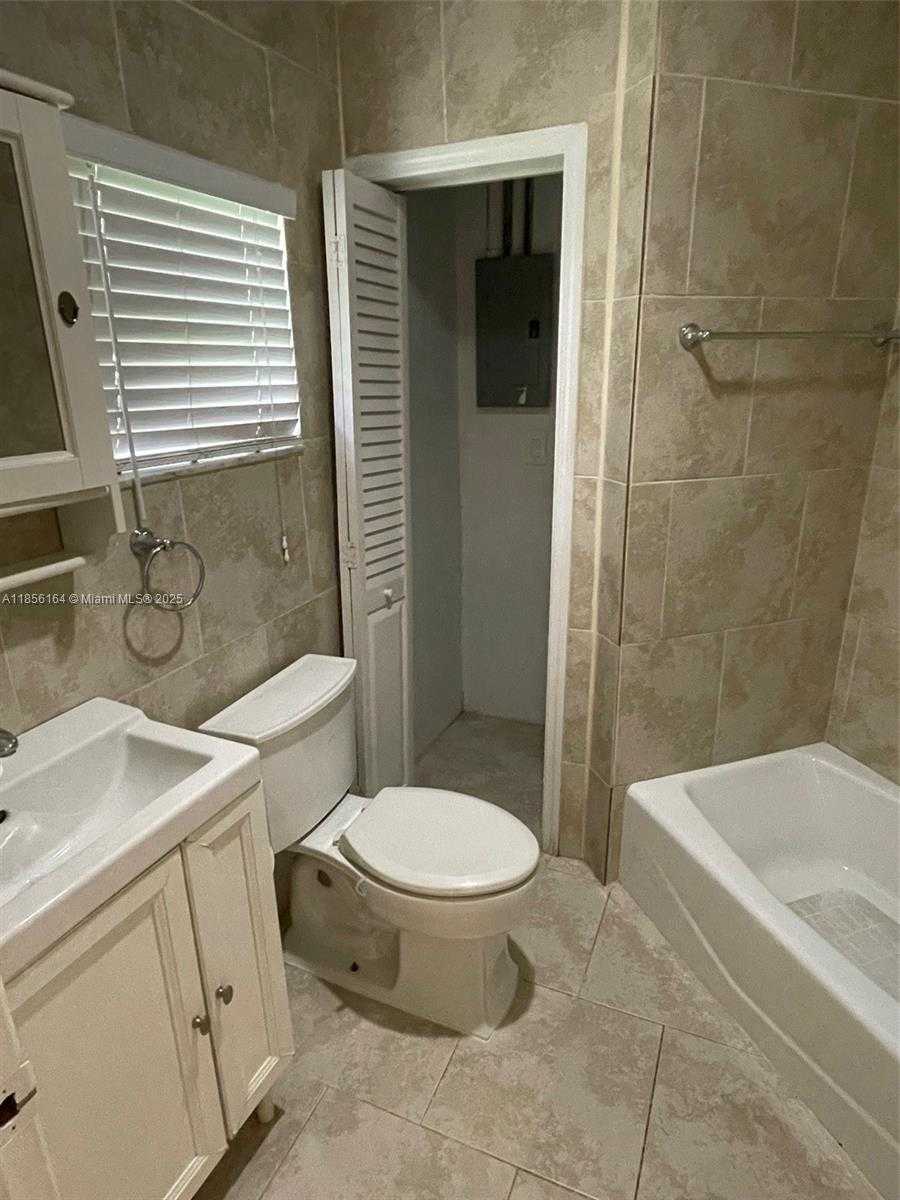 Small Image of 13944 SOUTH WEST 52ND LN, Miami Number 11