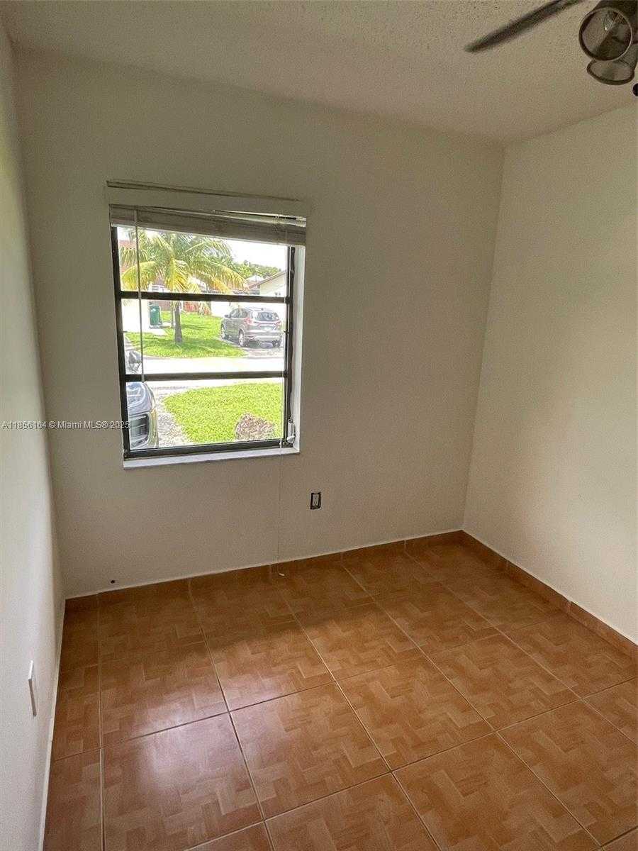 Small Image of 13944 SOUTH WEST 52ND LN, Miami Number 17