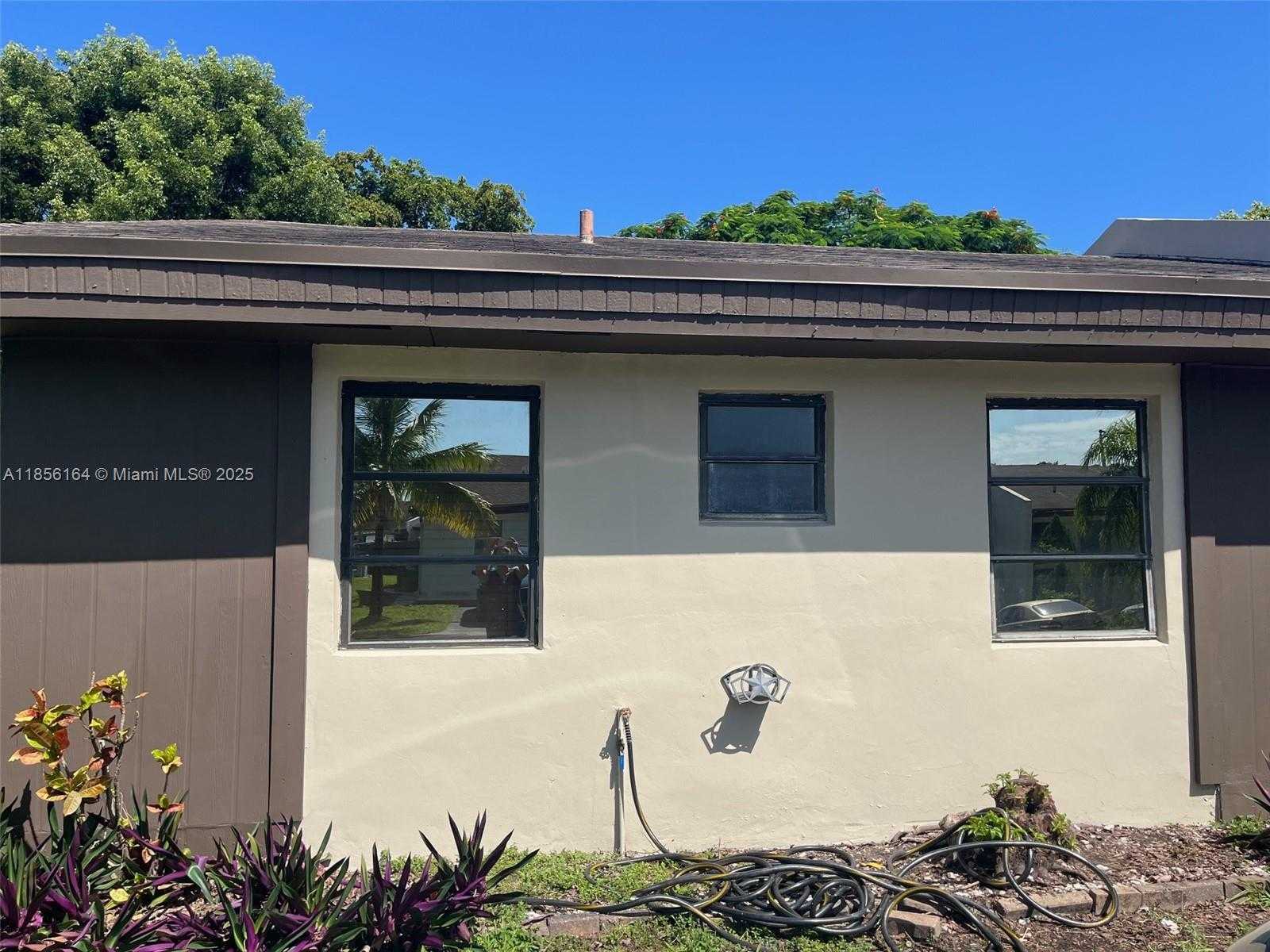 Small Image of 13944 SOUTH WEST 52ND LN, Miami Number 3