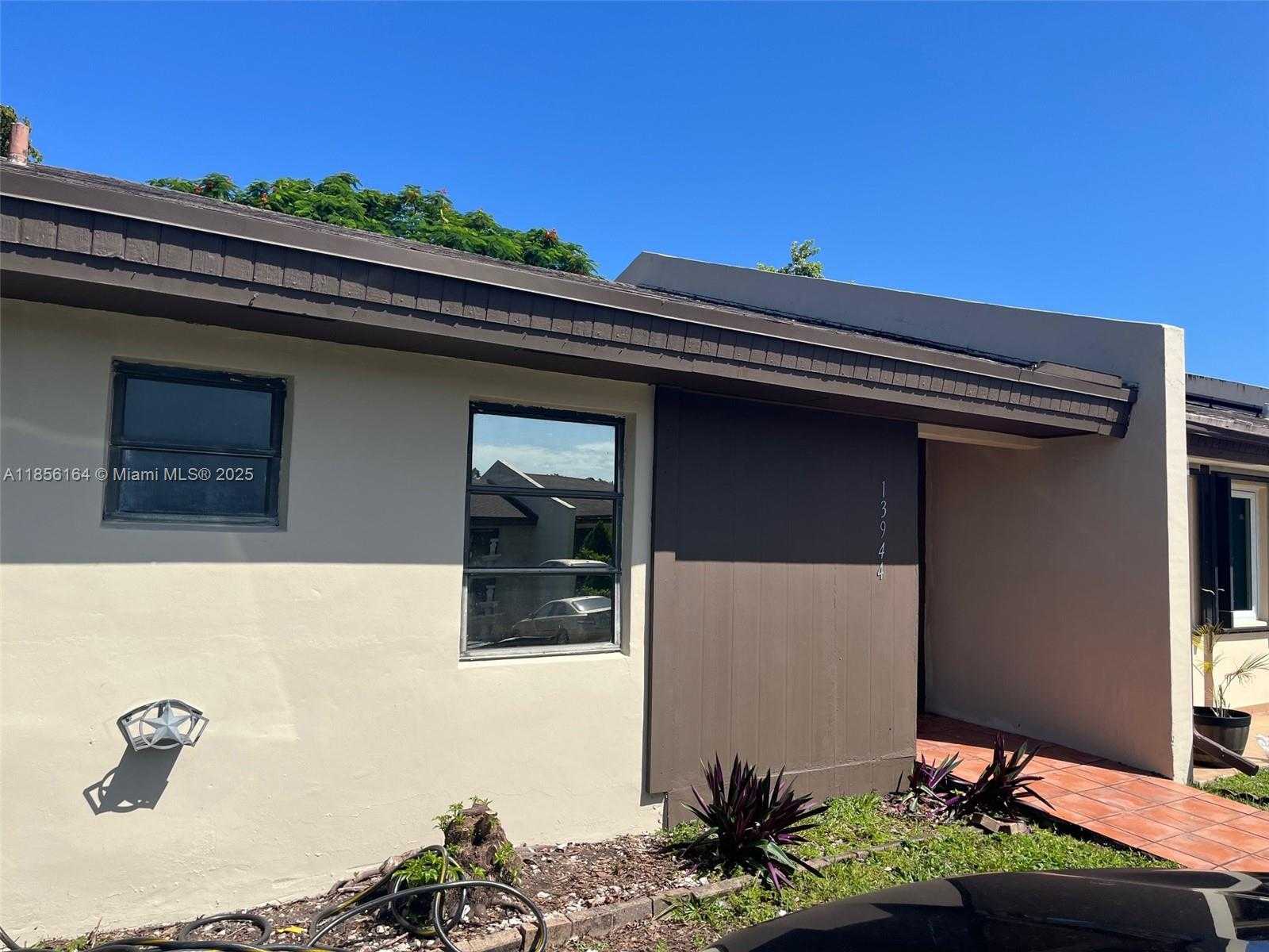 Small Image of 13944 SOUTH WEST 52ND LN, Miami Number 4