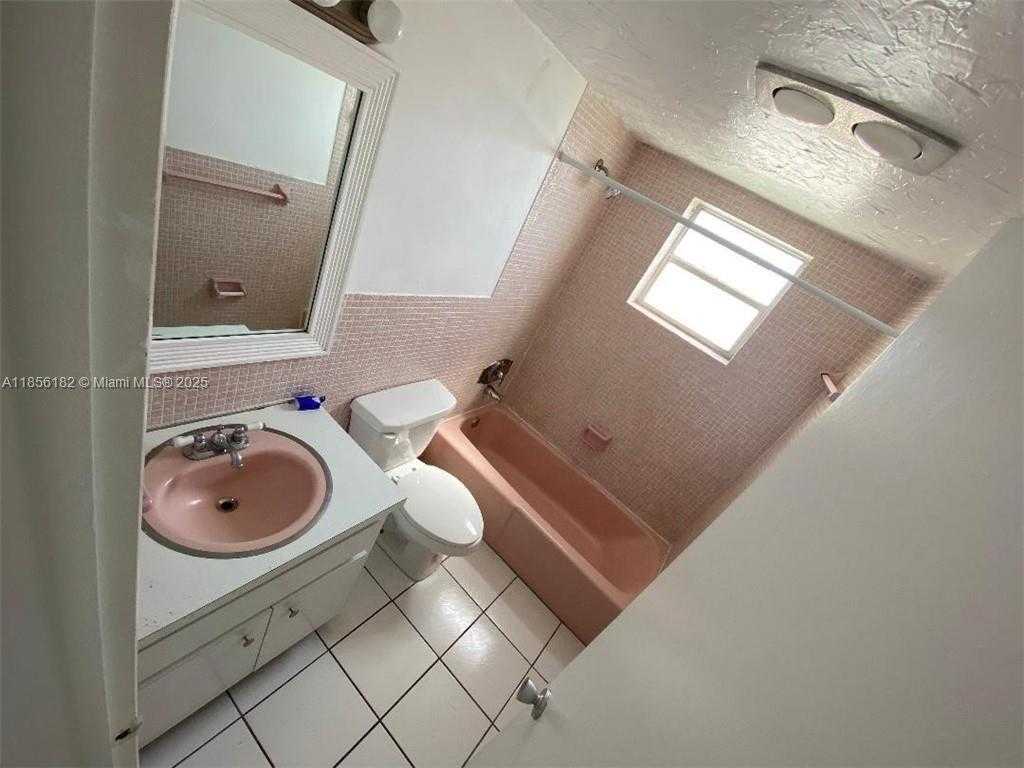 Small Image of 1855 PLUNKETT ST #101, Hollywood Number 14