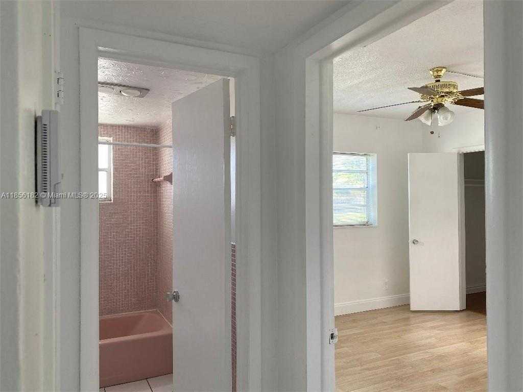 Small Image of 1855 PLUNKETT ST #101, Hollywood Number 17