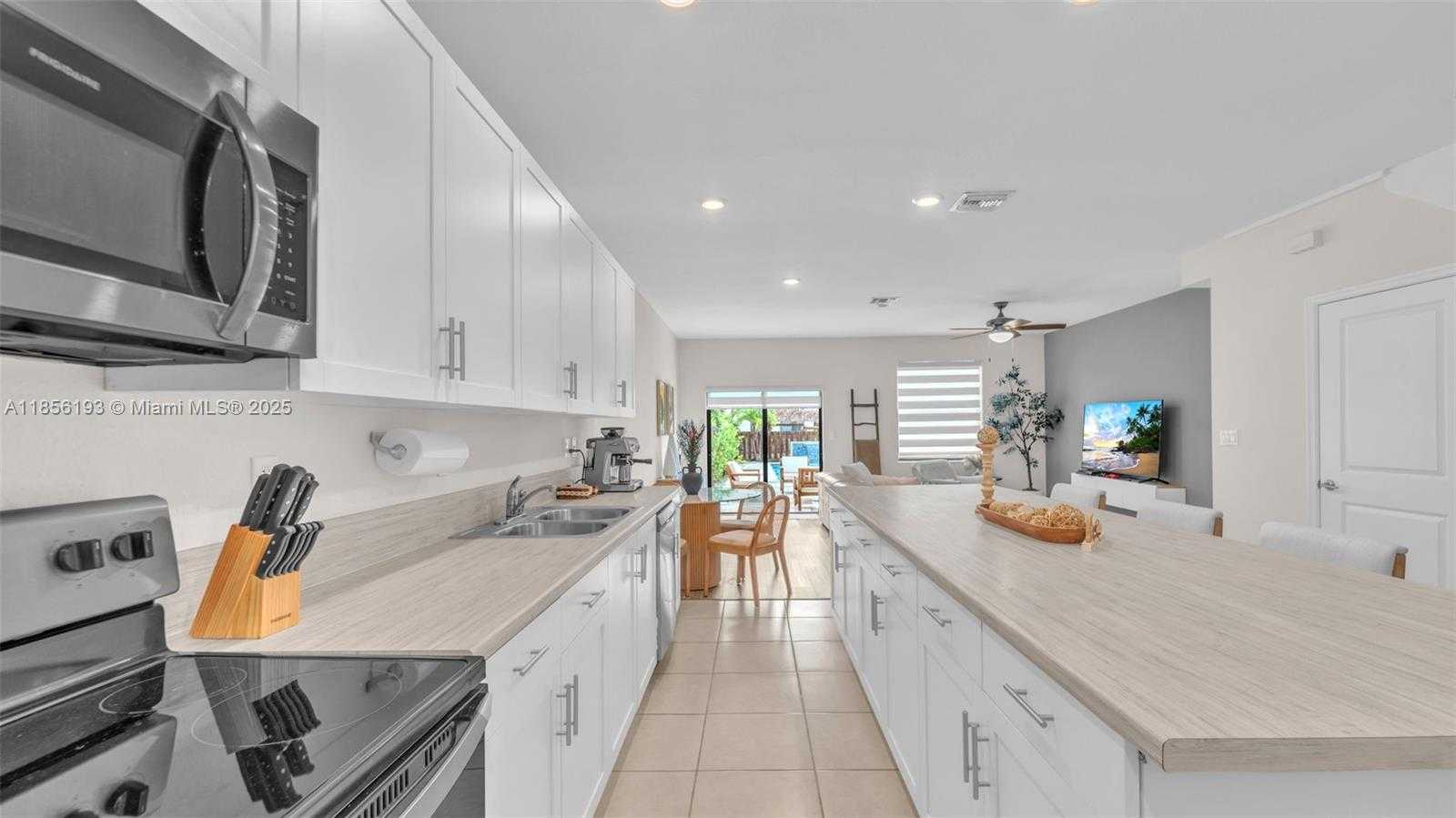 Small Image of 25109 SOUTH WEST 108TH CT, Homestead Number 5