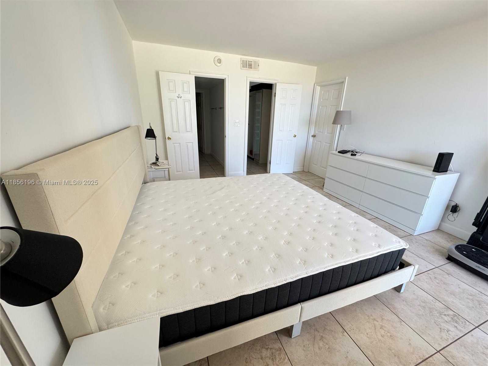 Small Image of 100 BAYVIEW DR #309, Sunny Isles Beach Number 20