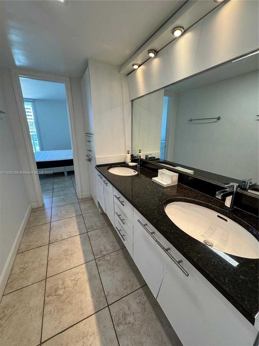 Small Image of 100 BAYVIEW DR #309, Sunny Isles Beach Number 22
