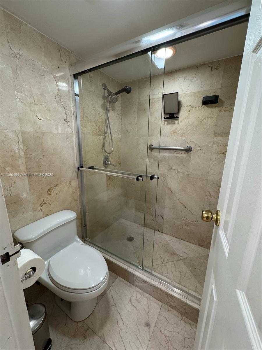Small Image of 100 BAYVIEW DR #309, Sunny Isles Beach Number 24