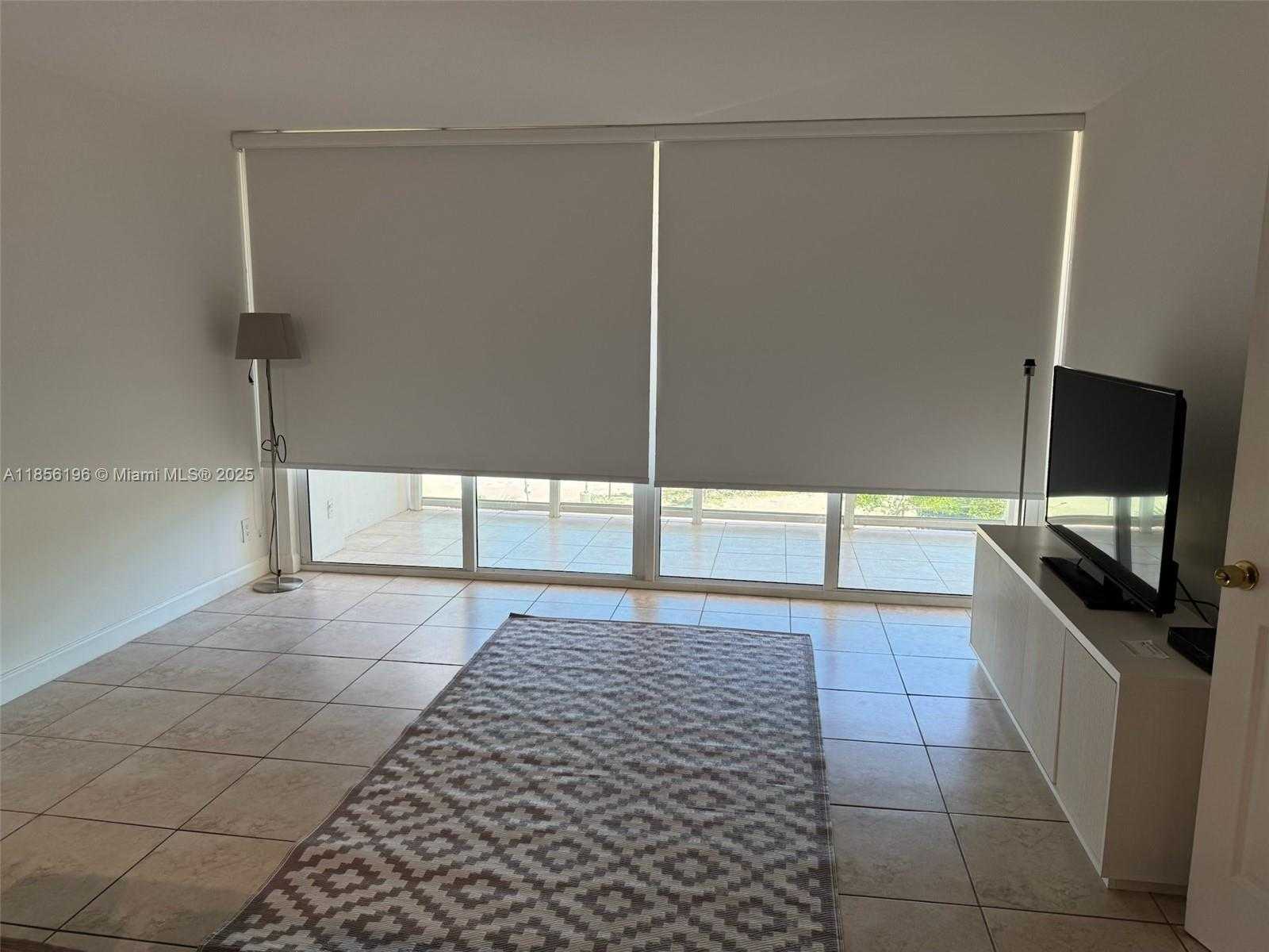 Small Image of 100 BAYVIEW DR #309, Sunny Isles Beach Number 31