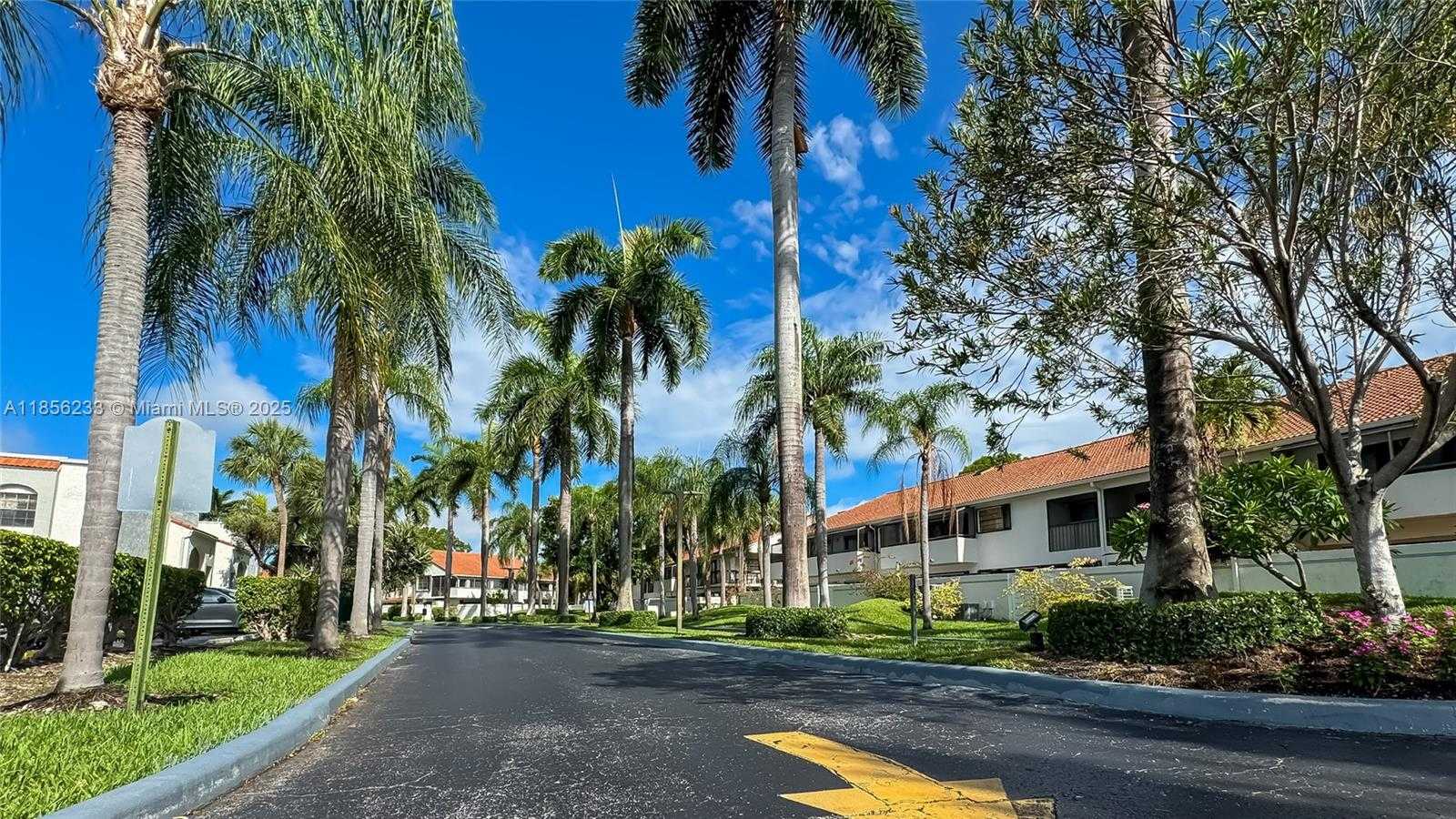 Small Image of 3570 MAGELLAN CIR #222-2, Aventura Number 16
