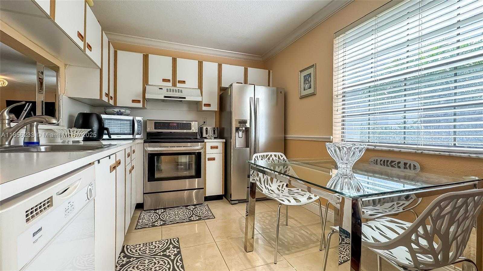 Small Image of 3570 MAGELLAN CIR #222-2, Aventura Number 6