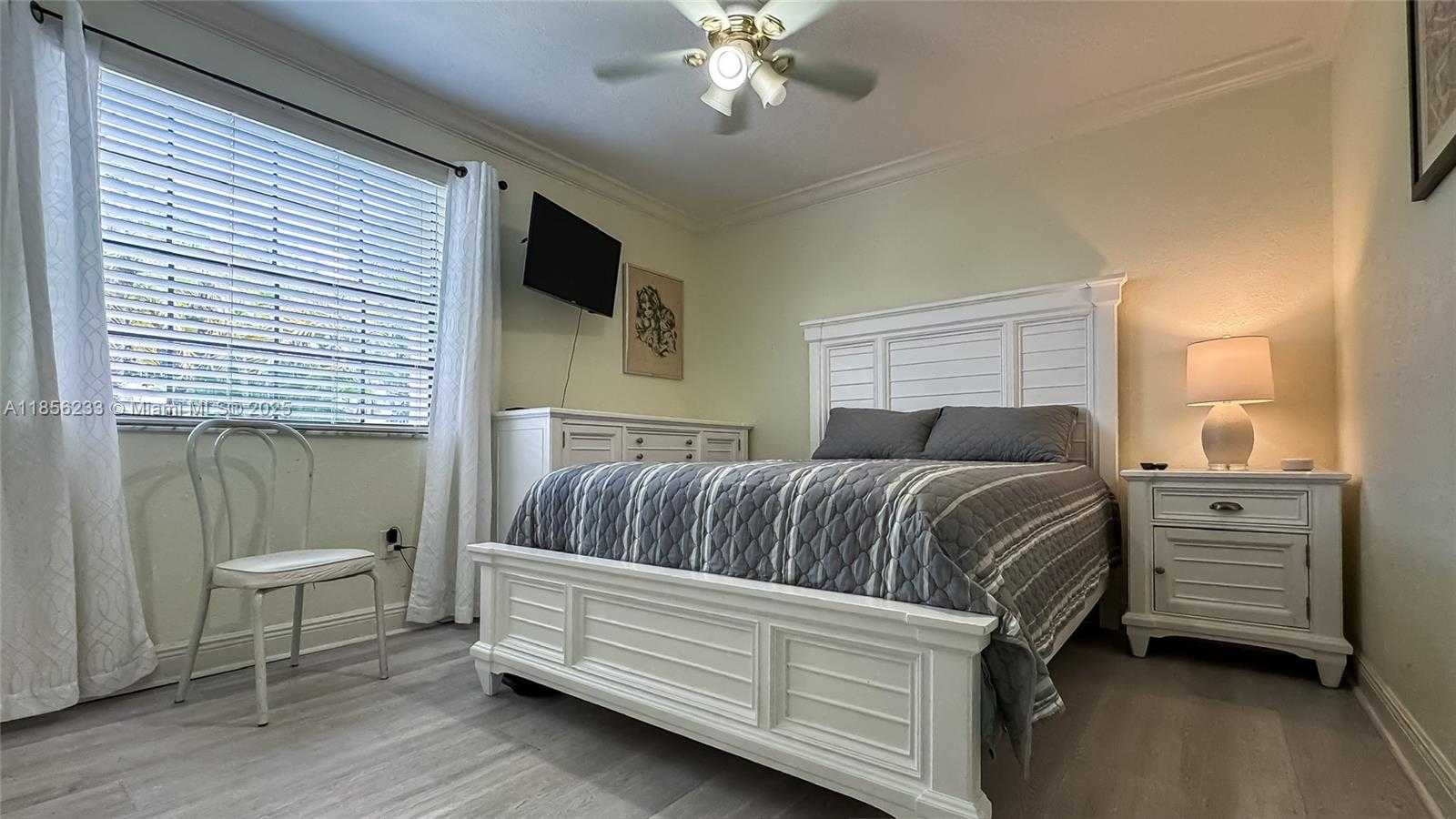 Small Image of 3570 MAGELLAN CIR #222-2, Aventura Number 7