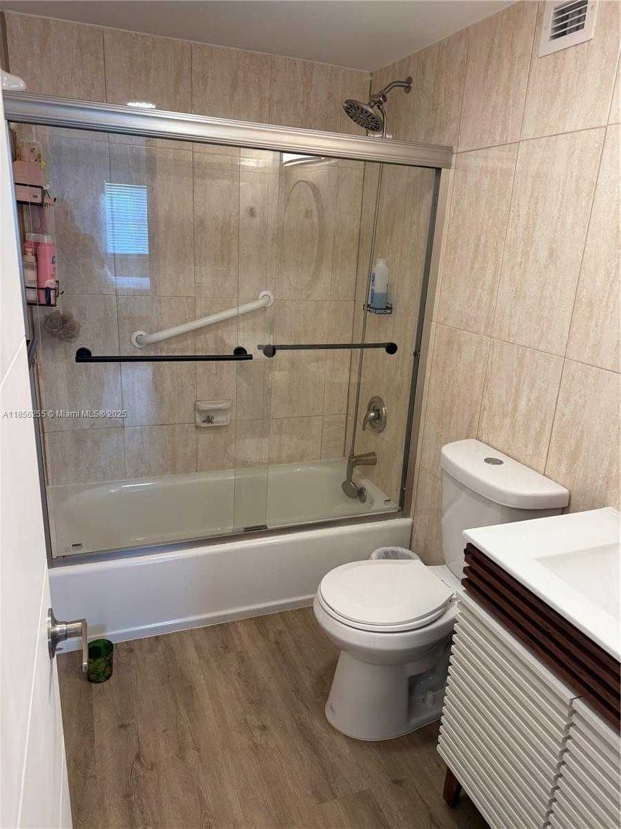 Small Image of 400 KINGS POINT DR #1224, Sunny Isles Beach Number 12