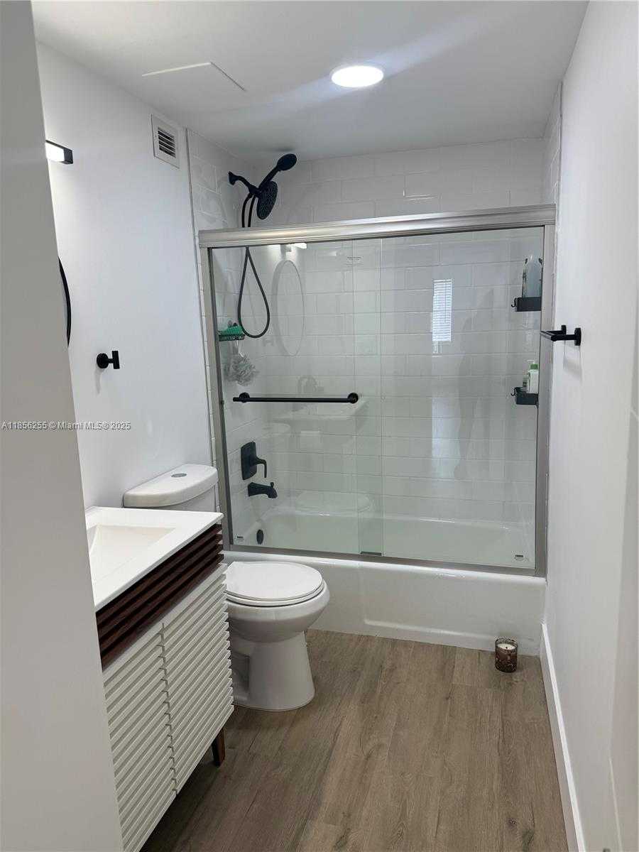 Small Image of 400 KINGS POINT DR #1224, Sunny Isles Beach Number 14