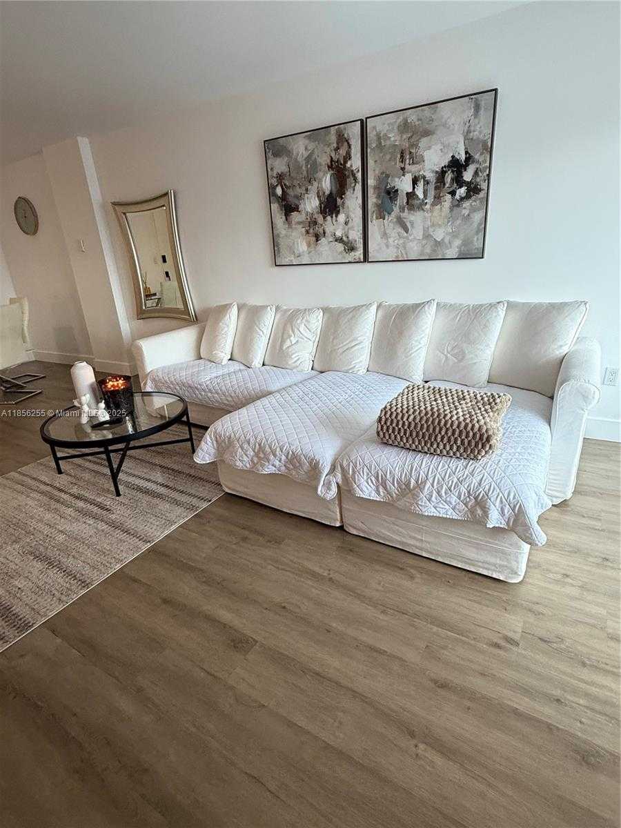 Small Image of 400 KINGS POINT DR #1224, Sunny Isles Beach Number 5