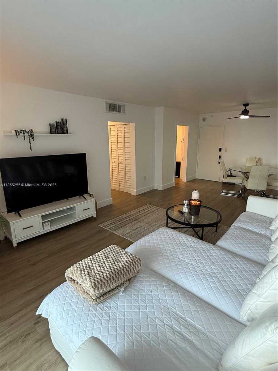 Small Image of 400 KINGS POINT DR #1224, Sunny Isles Beach Number 6