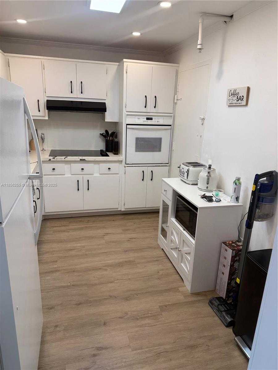 Small Image of 400 KINGS POINT DR #1224, Sunny Isles Beach Number 7