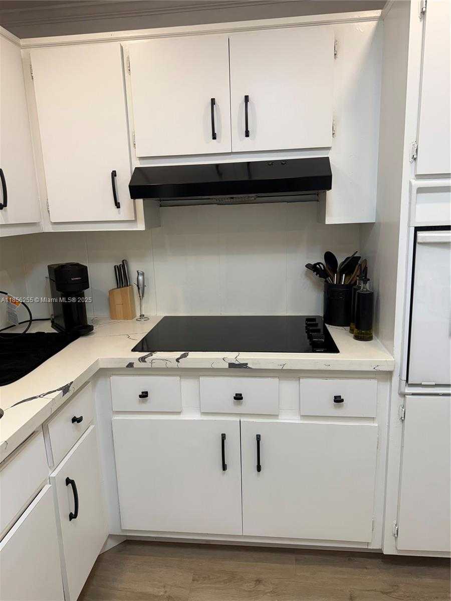 Small Image of 400 KINGS POINT DR #1224, Sunny Isles Beach Number 8