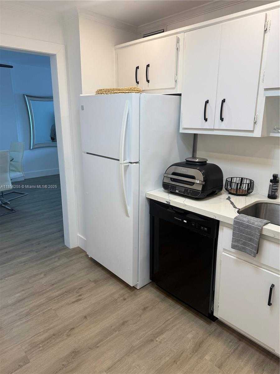 Small Image of 400 KINGS POINT DR #1224, Sunny Isles Beach Number 9