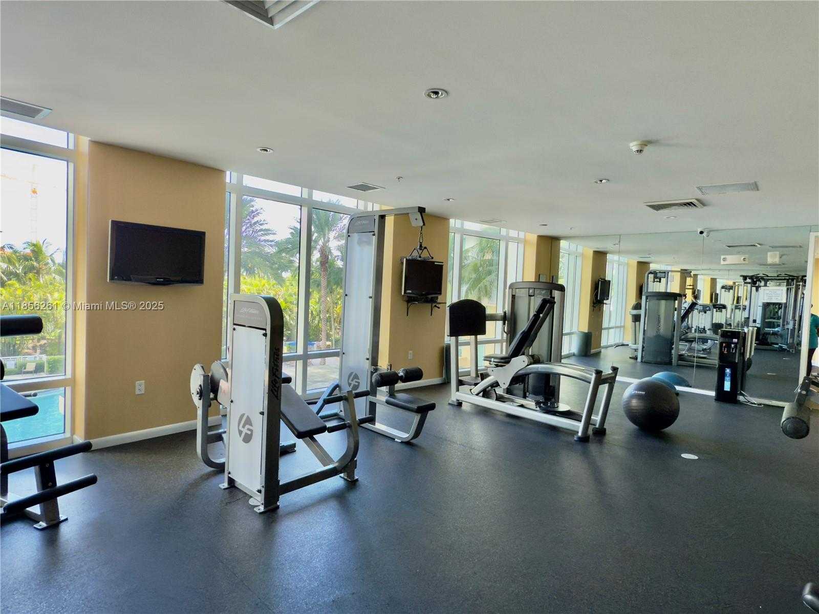 Small Image of 1745 Hallandale Beach Blvd, Hallandale Beach, FL 33009, USA Number 23