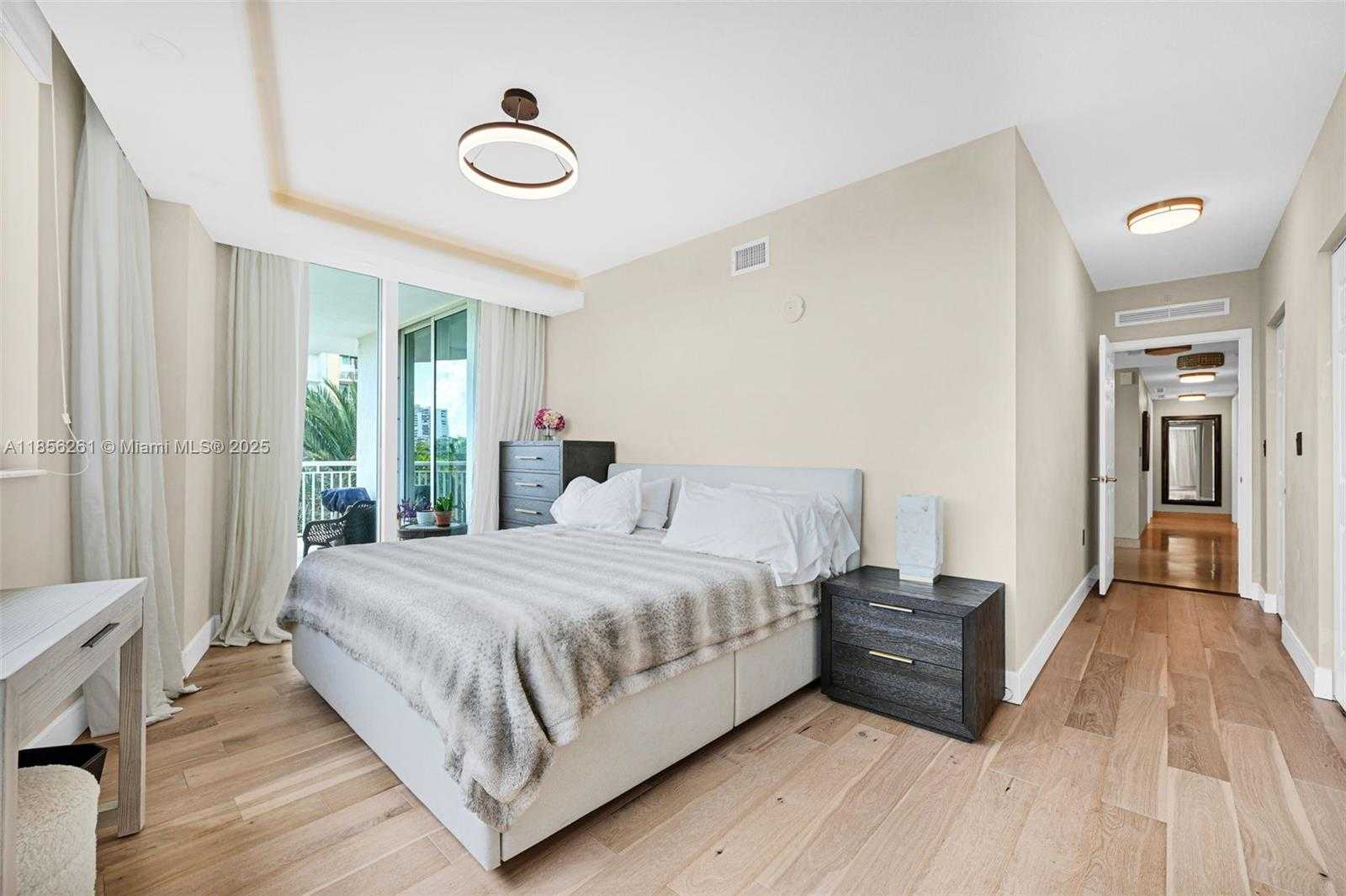 Small Image of 1745 Hallandale Beach Blvd, Hallandale Beach, FL 33009, USA Number 8