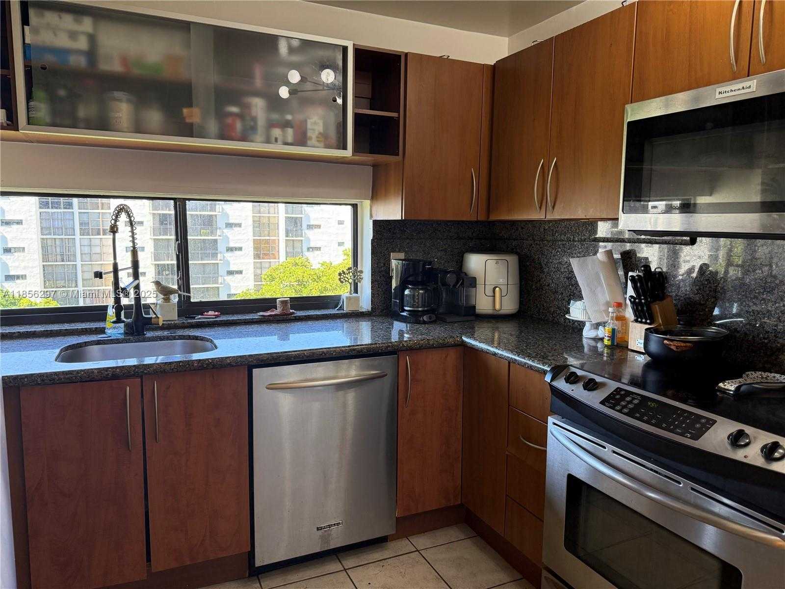 Small Image of 16919 NORTH BAY RD #710, Sunny Isles Beach Number 2