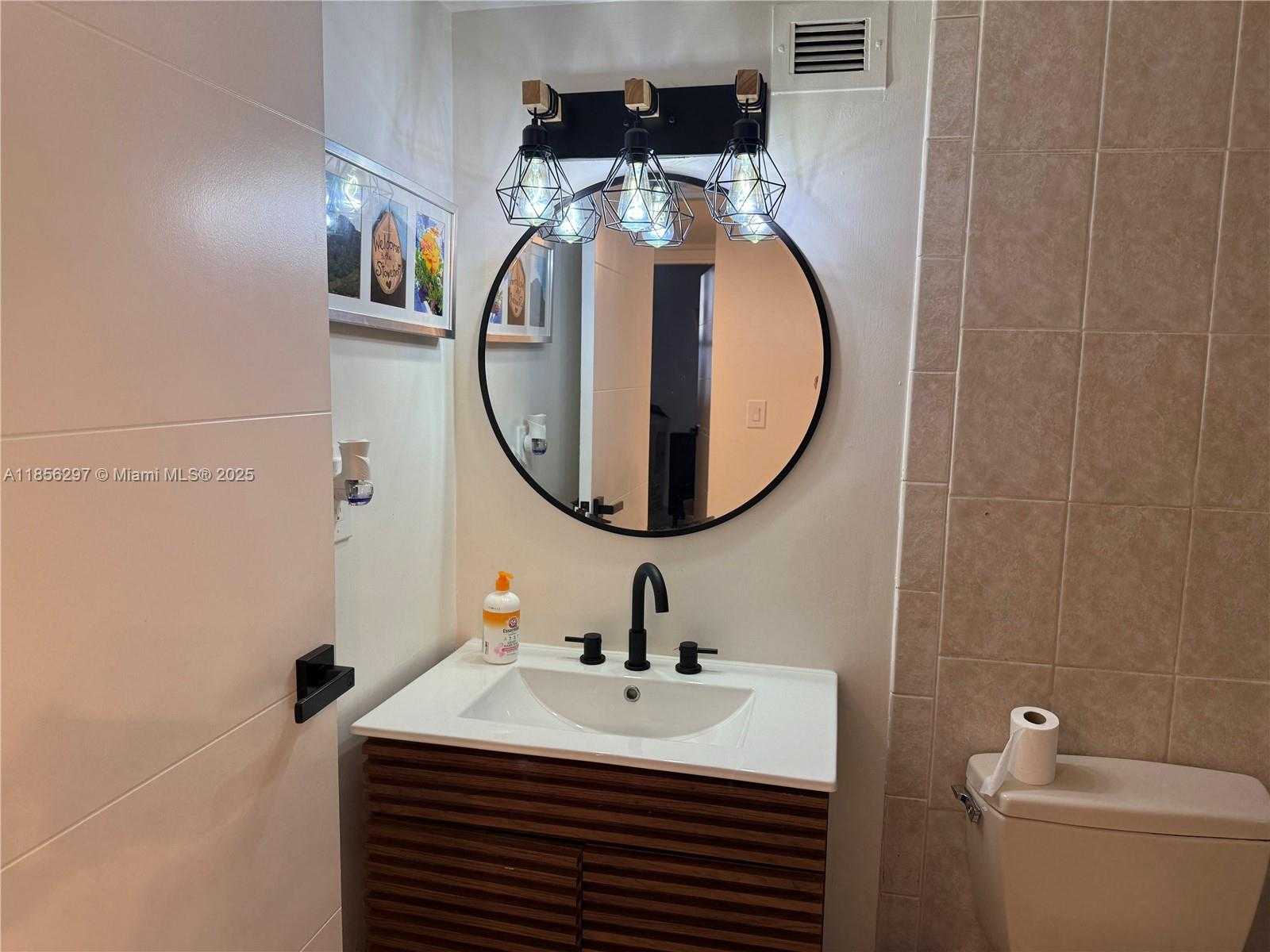 Small Image of 16919 NORTH BAY RD #710, Sunny Isles Beach Number 4