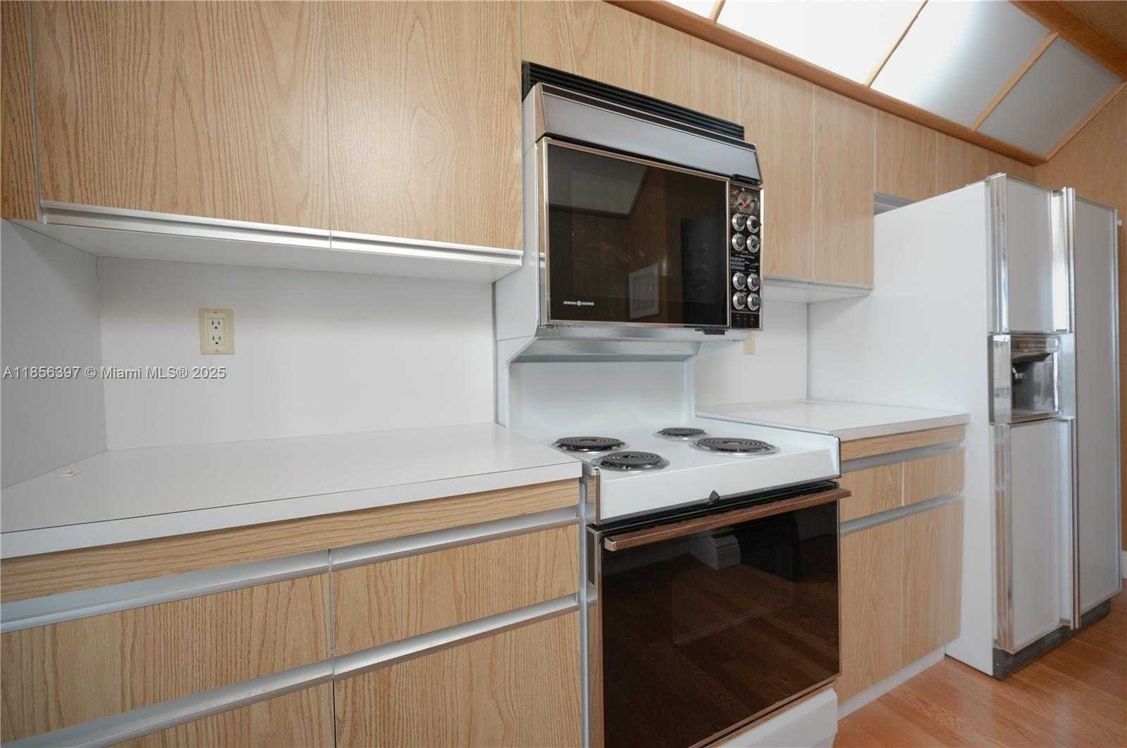 Small Image of 19667 TURNBERRY WAY #7B, Aventura Number 13