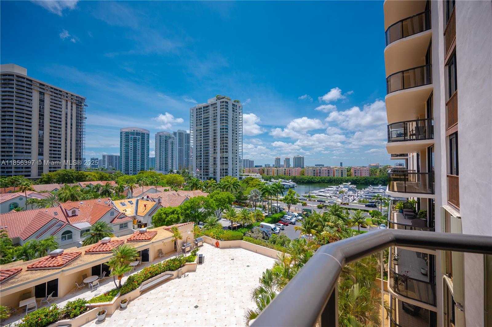 Small Image of 19667 TURNBERRY WAY #7B, Aventura Number 4