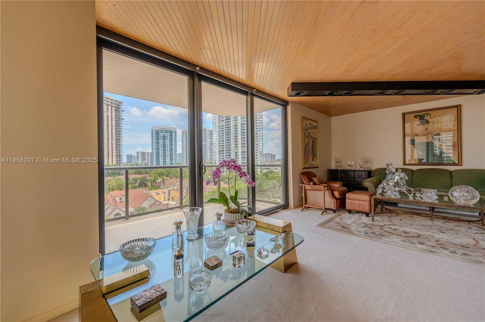 Small Image of 19667 TURNBERRY WAY #7B, Aventura Number 6