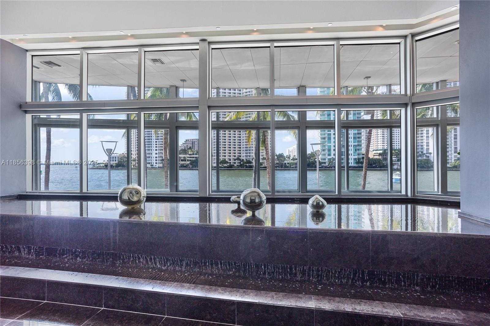Small Image of 335 SOUTH BISCAYNE BLVD #LPH-00, Miami Number 21