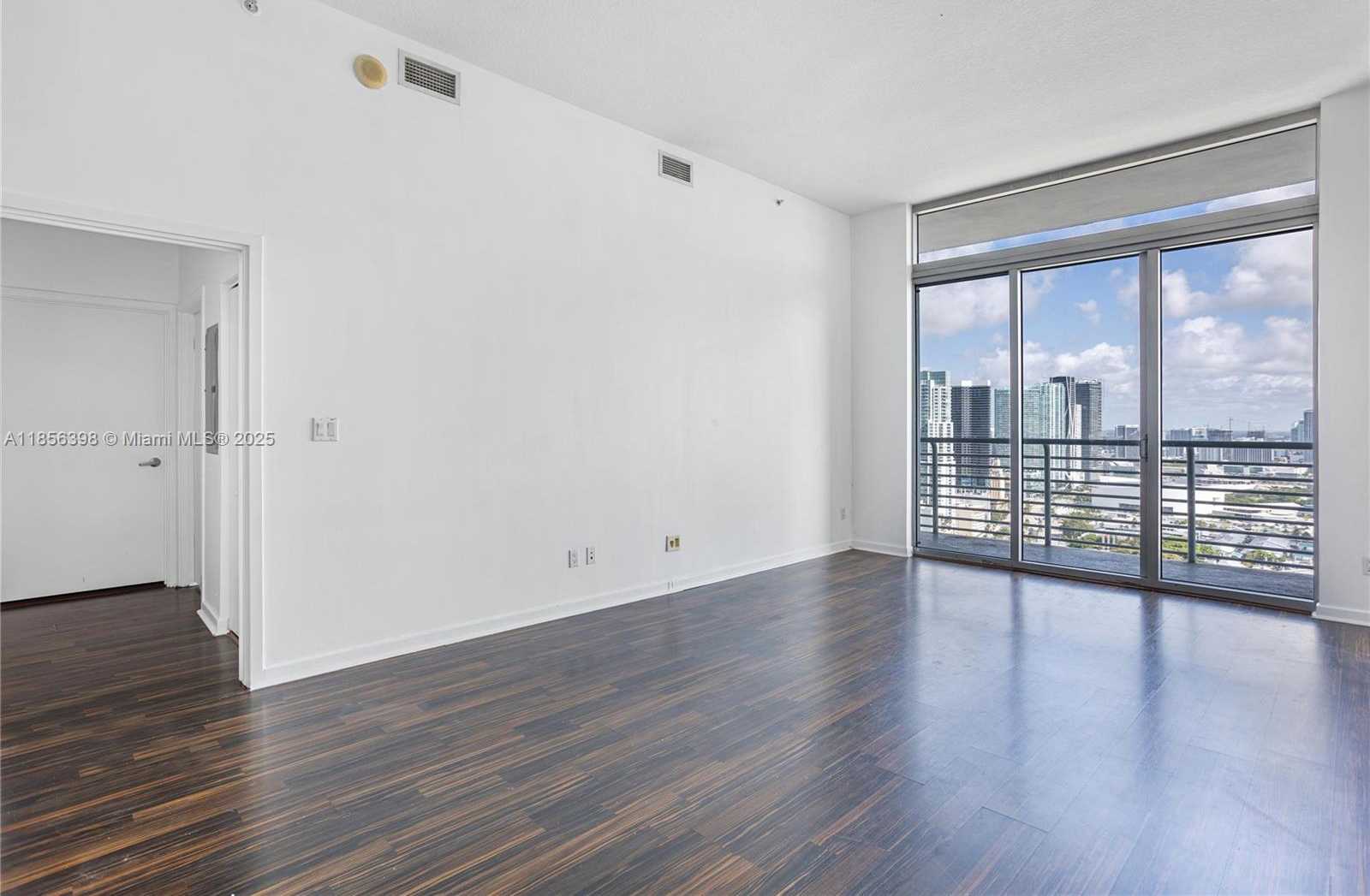 Small Image of 335 SOUTH BISCAYNE BLVD #LPH-00, Miami Number 3