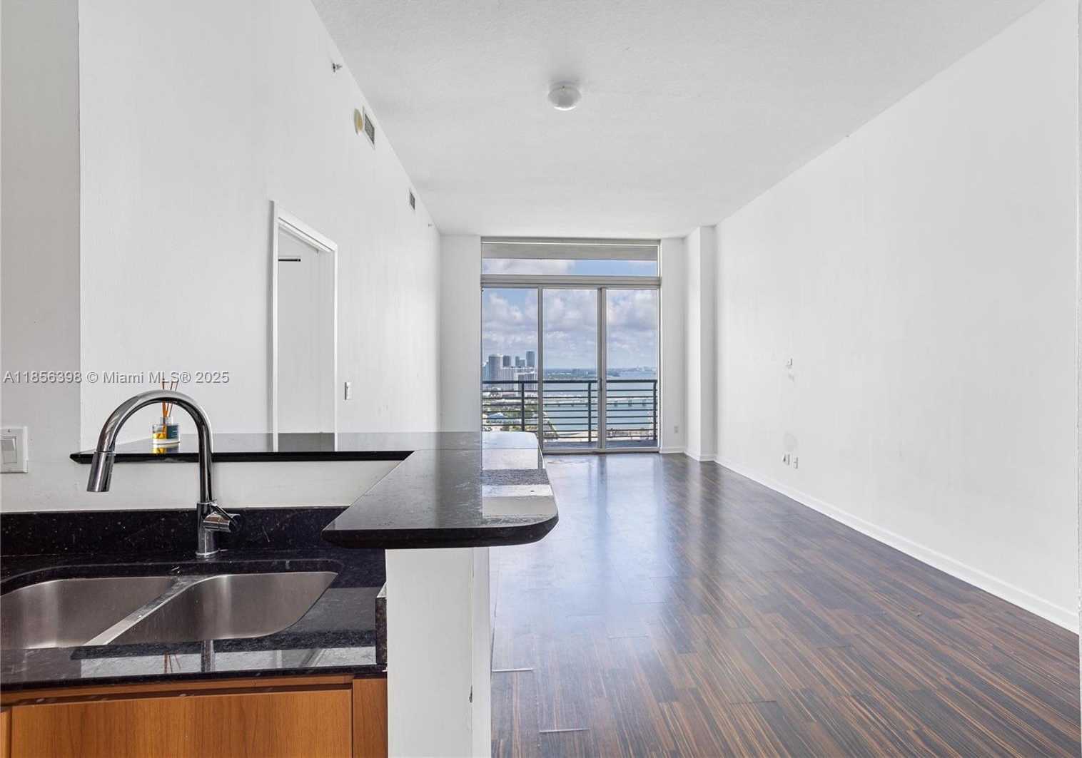 Small Image of 335 SOUTH BISCAYNE BLVD #LPH-00, Miami Number 6