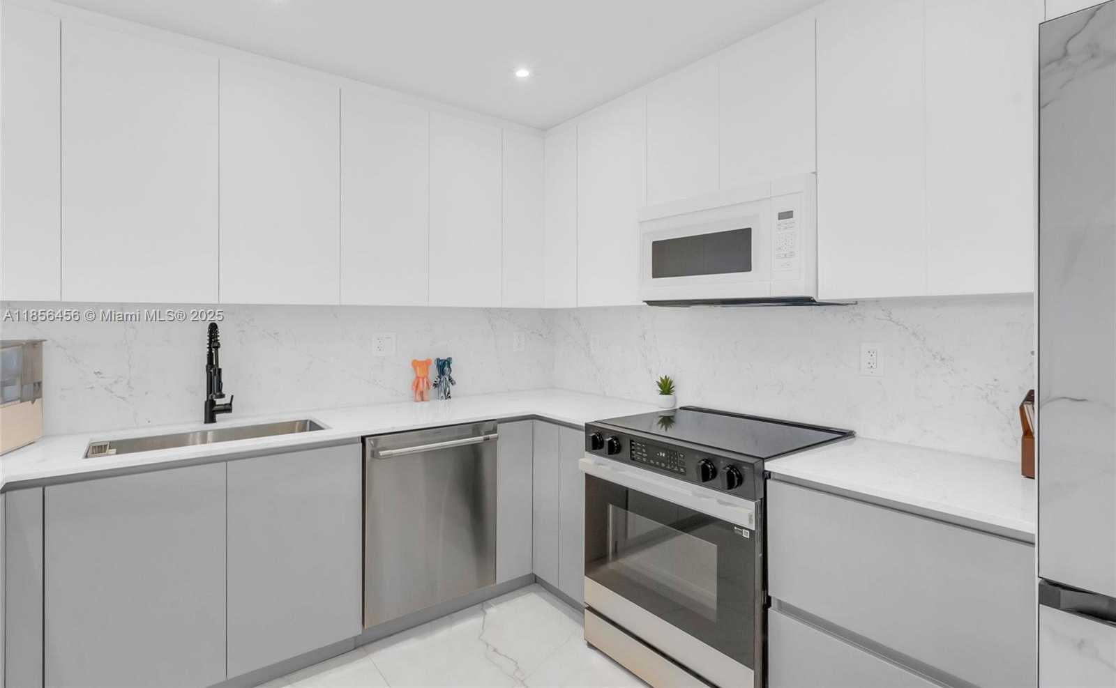 Small Image of 20441 NORTH EAST 30TH AVE #424-9, Aventura Number 3