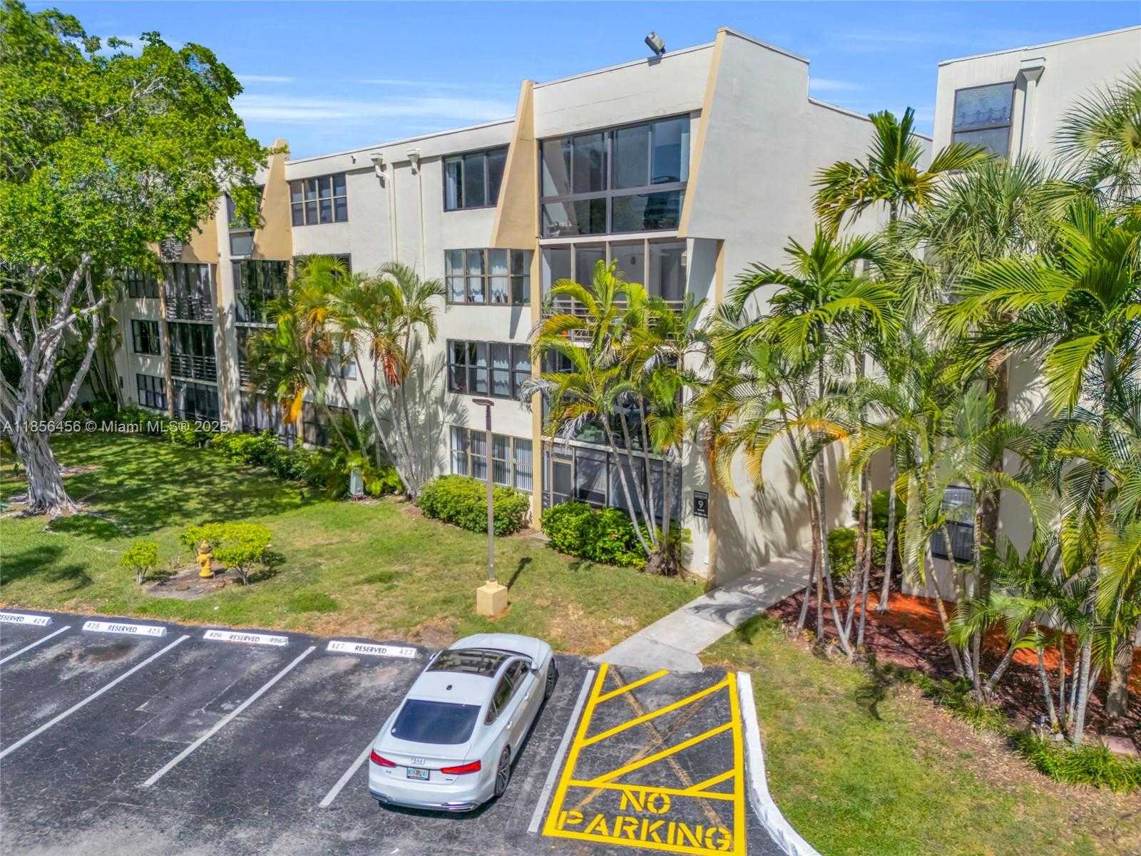 Small Image of 20441 NORTH EAST 30TH AVE #424-9, Aventura Number 33