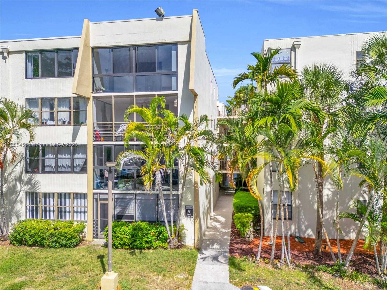 Small Image of 20441 NORTH EAST 30TH AVE #424-9, Aventura Number 34
