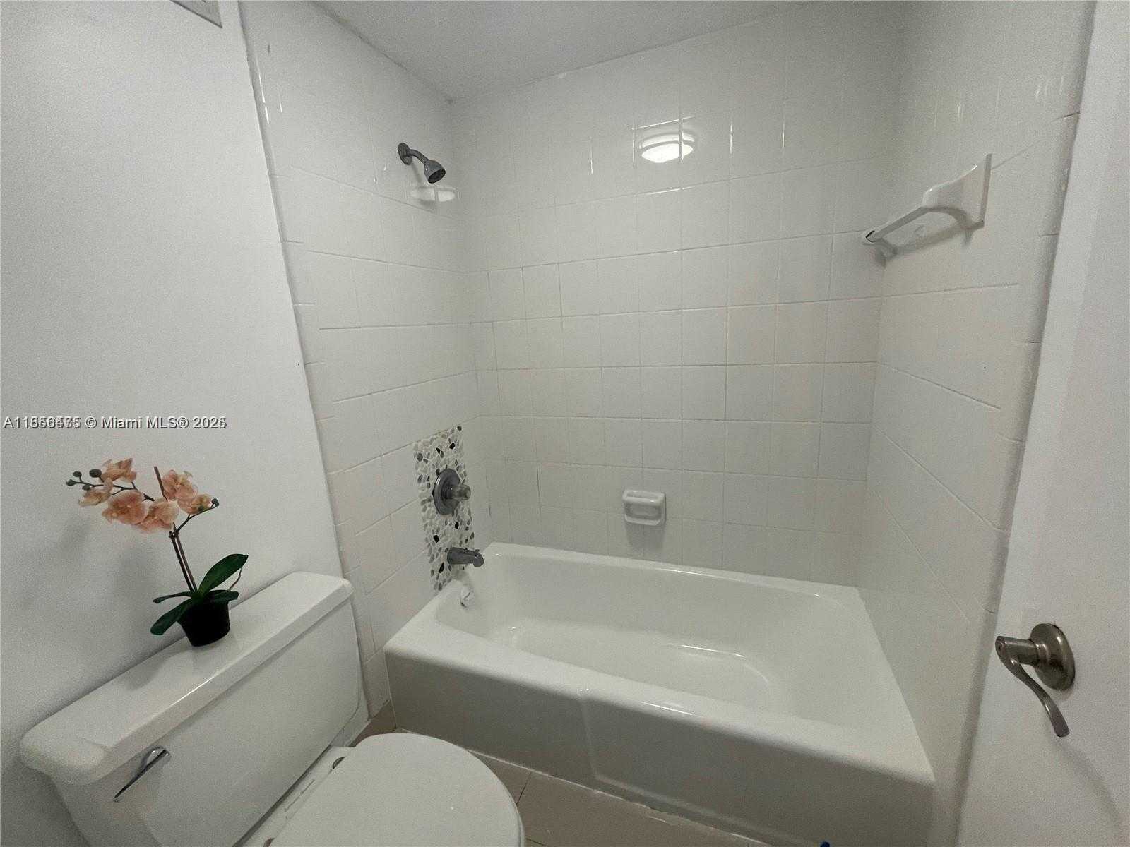 Small Image of 2899 COLLINS AVE #1420, Miami Beach Number 11