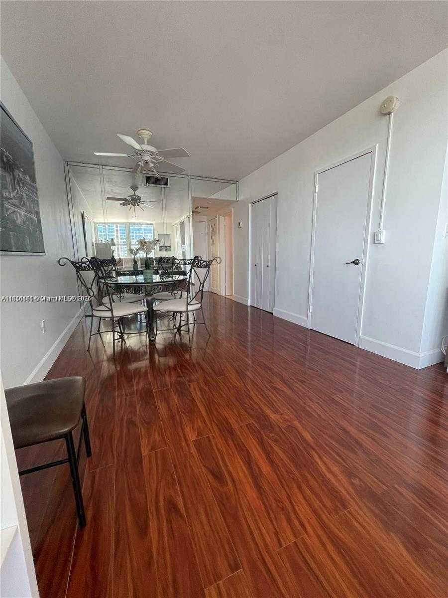 Small Image of 2899 COLLINS AVE #1420, Miami Beach Number 12