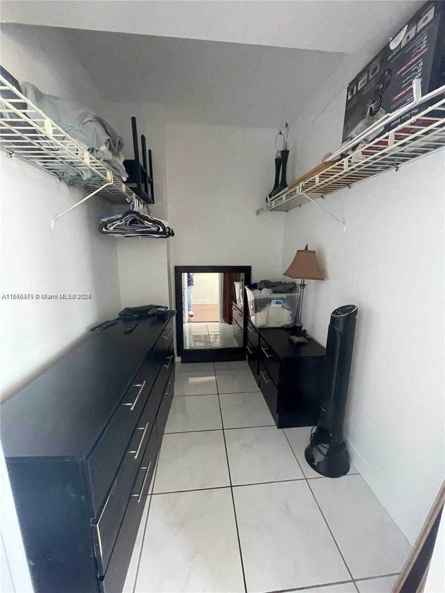 Small Image of 2899 COLLINS AVE #1420, Miami Beach Number 13
