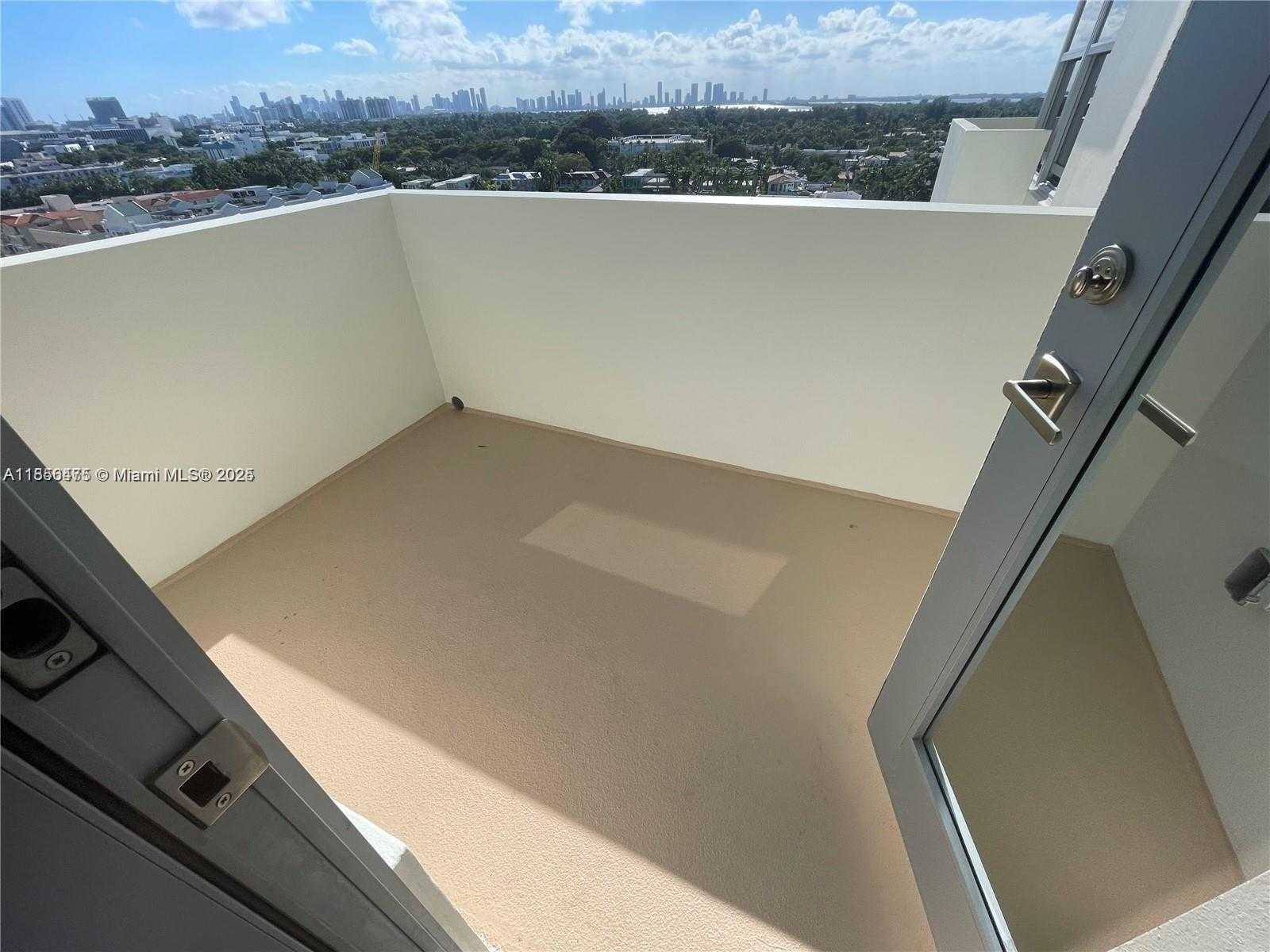 Small Image of 2899 COLLINS AVE #1420, Miami Beach Number 18