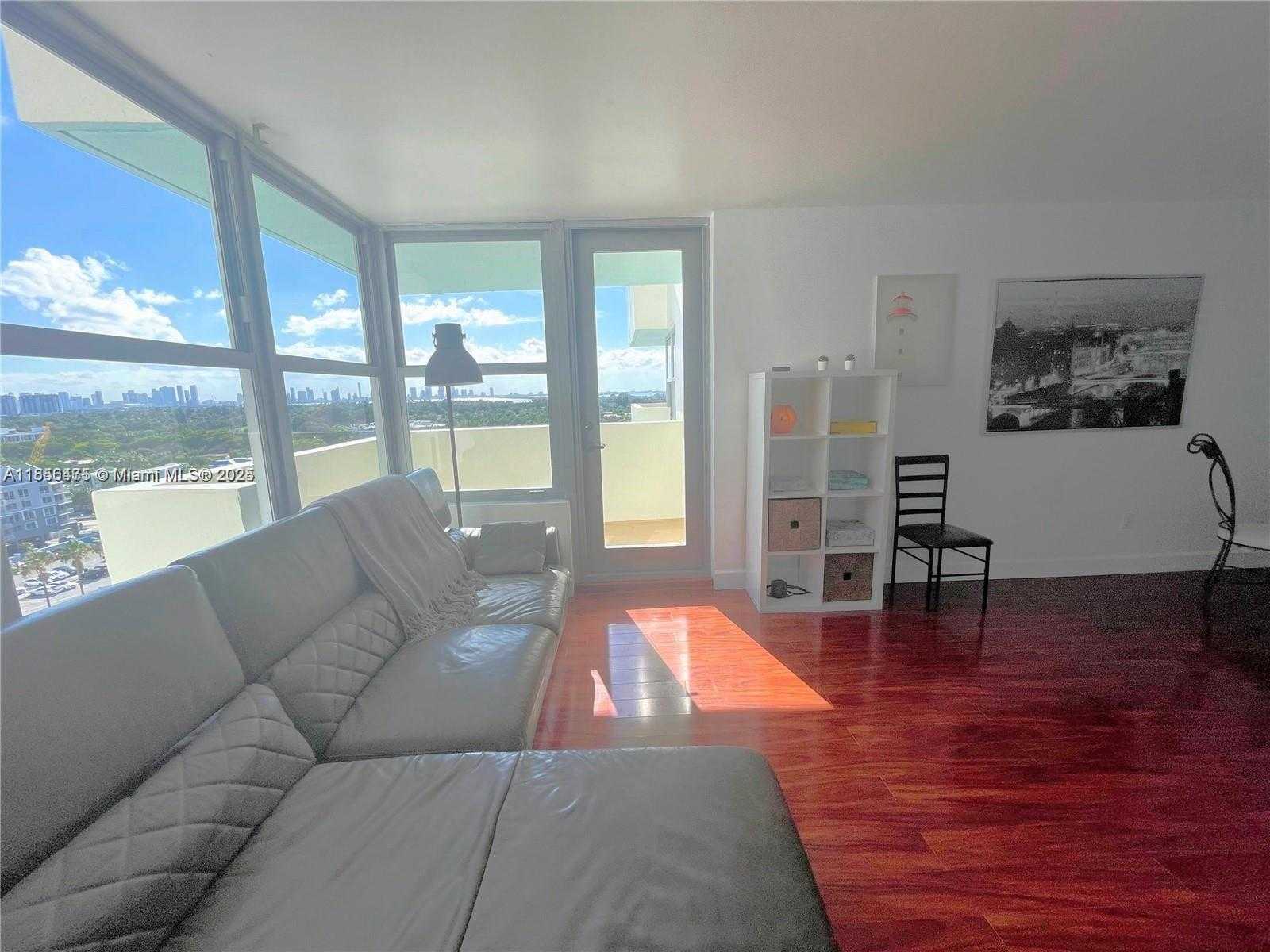 Small Image of 2899 COLLINS AVE #1420, Miami Beach Number 3
