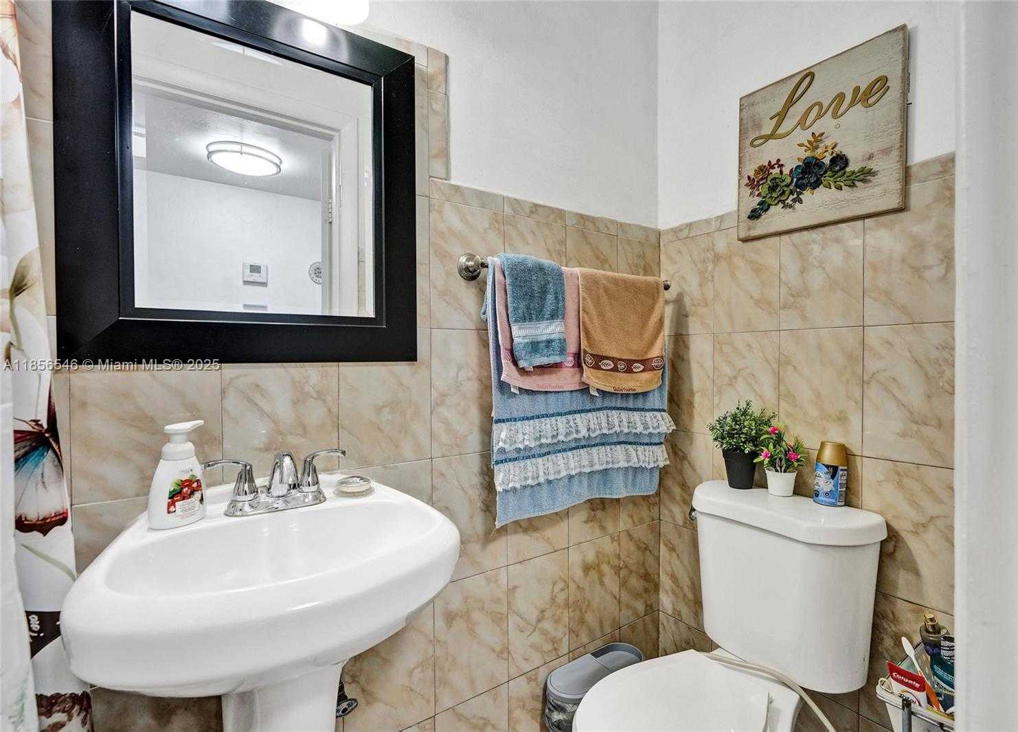 Small Image of 6925 WEST 3RD AVE, Hialeah Number 14