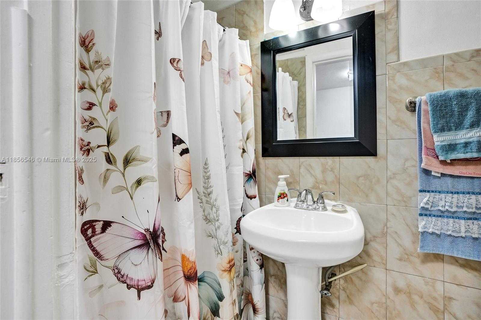 Small Image of 6925 WEST 3RD AVE, Hialeah Number 15