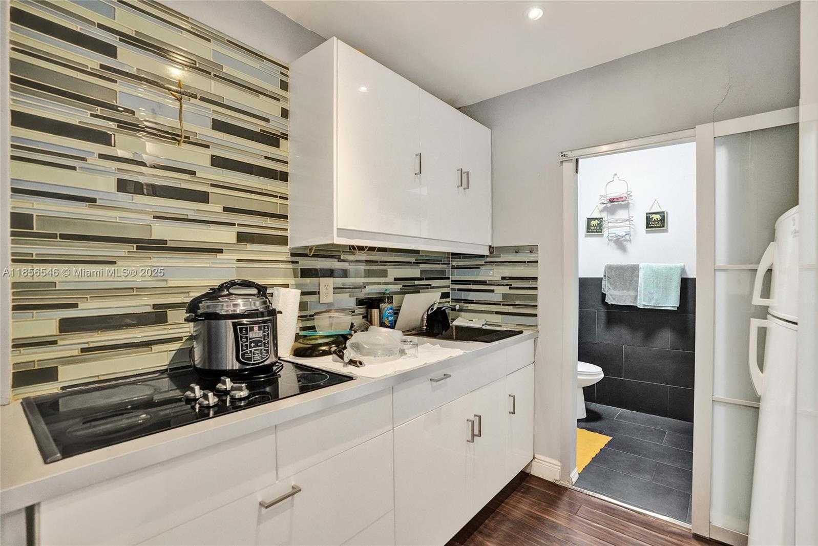 Small Image of 6925 WEST 3RD AVE, Hialeah Number 19