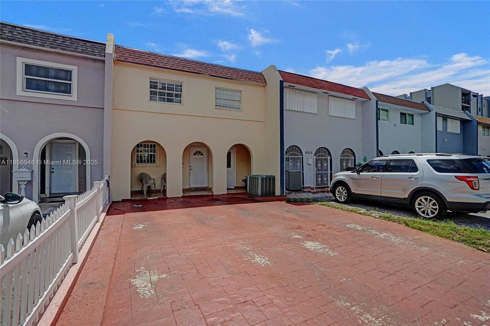 Small Image of 6925 WEST 3RD AVE, Hialeah Number 2