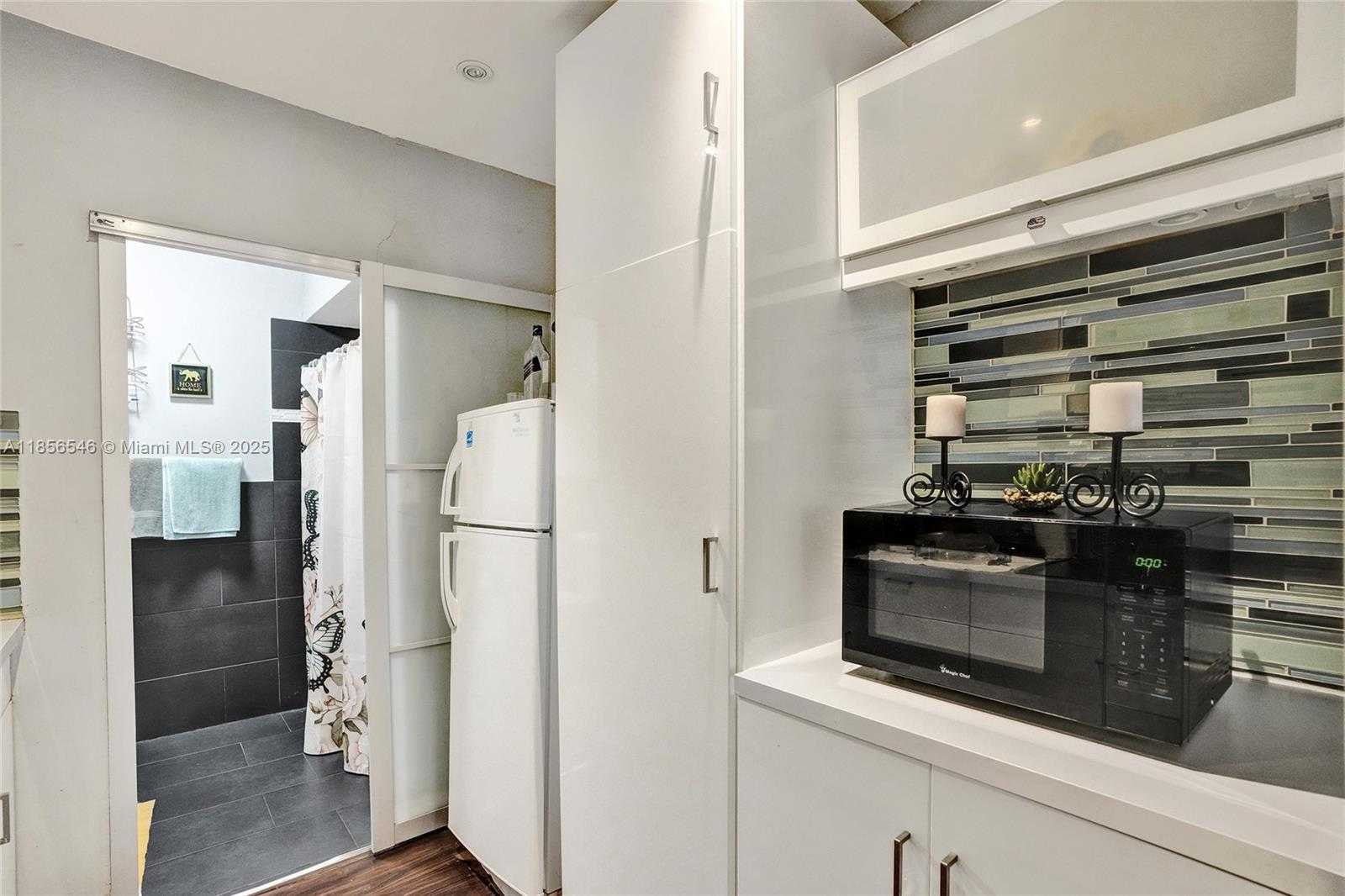 Small Image of 6925 WEST 3RD AVE, Hialeah Number 20