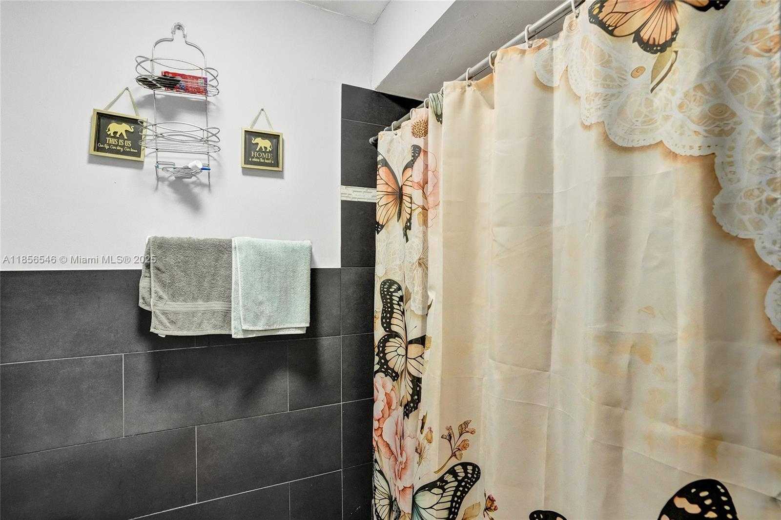 Small Image of 6925 WEST 3RD AVE, Hialeah Number 22