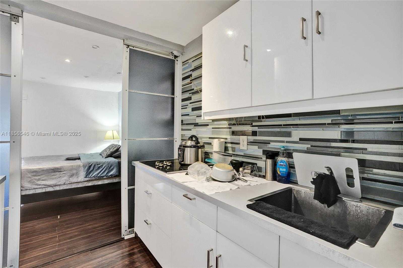 Small Image of 6925 WEST 3RD AVE, Hialeah Number 23