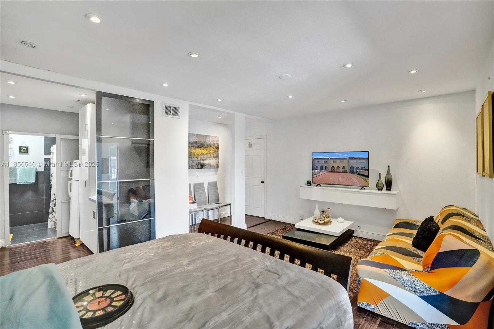 Small Image of 6925 WEST 3RD AVE, Hialeah Number 24