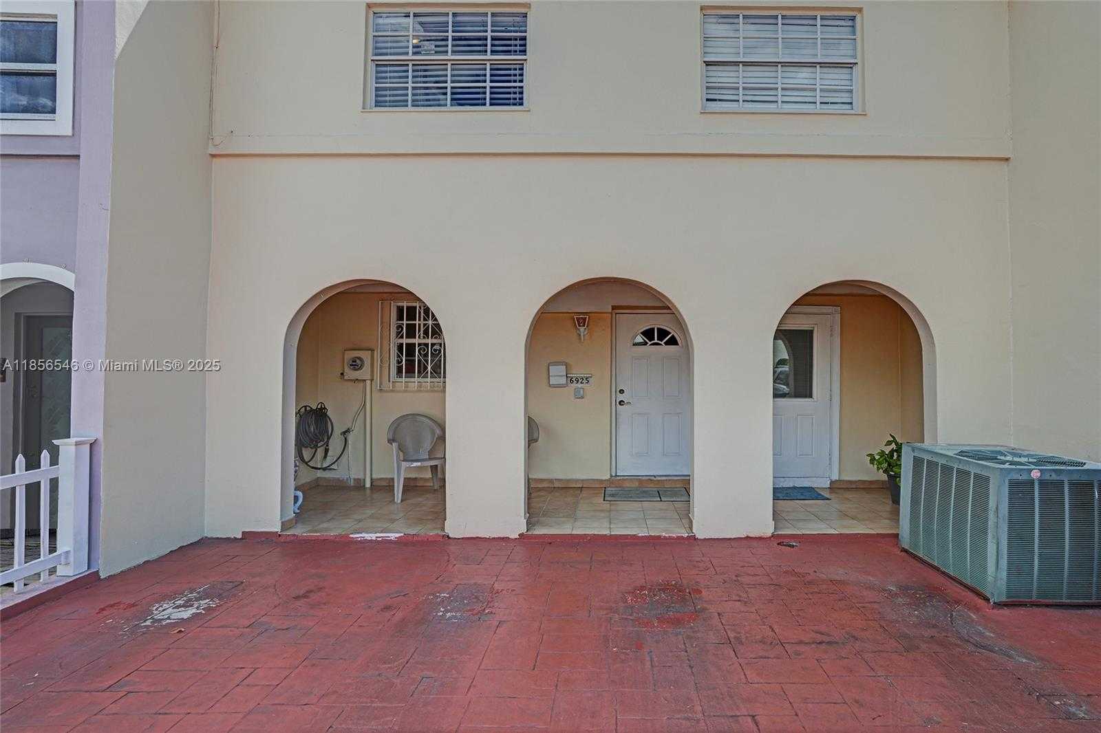 Small Image of 6925 WEST 3RD AVE, Hialeah Number 4