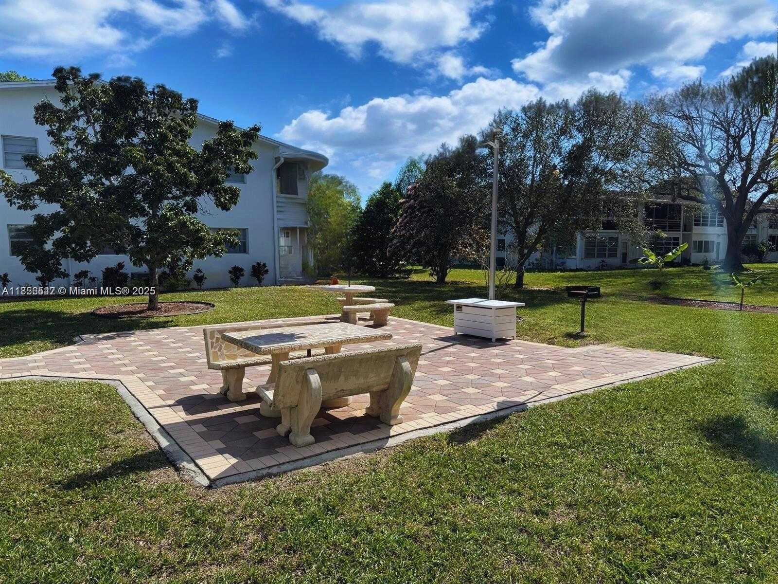 Small Image of 198 TILFORD J #198, Deerfield Beach Number 2